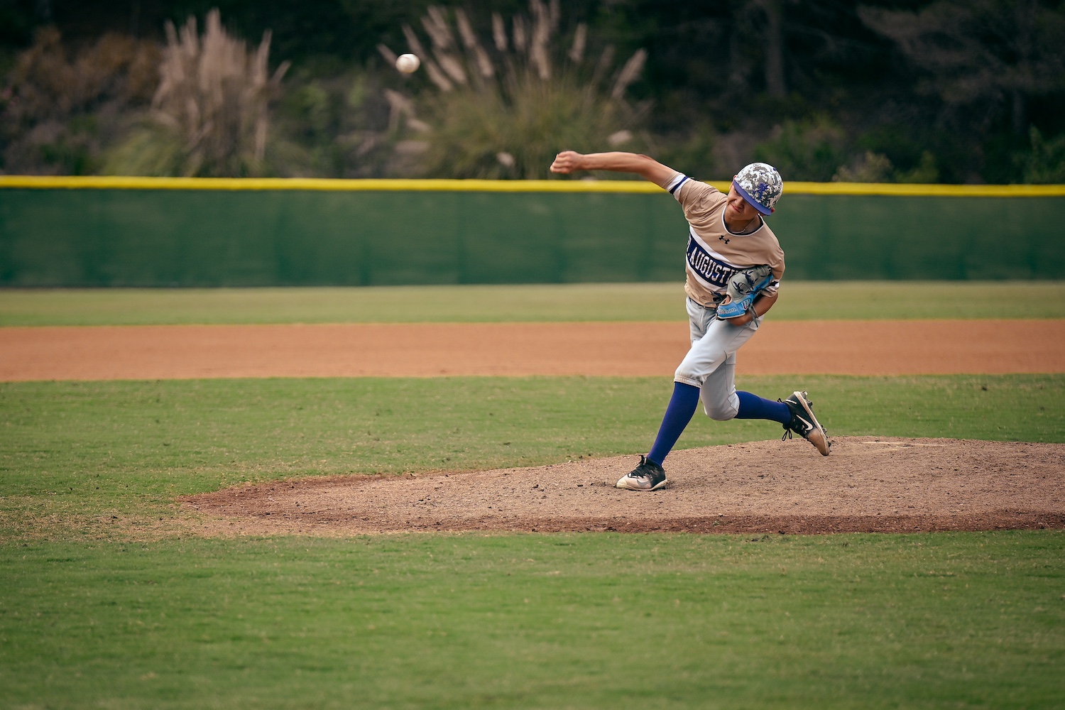 baseball player throwing a pitch